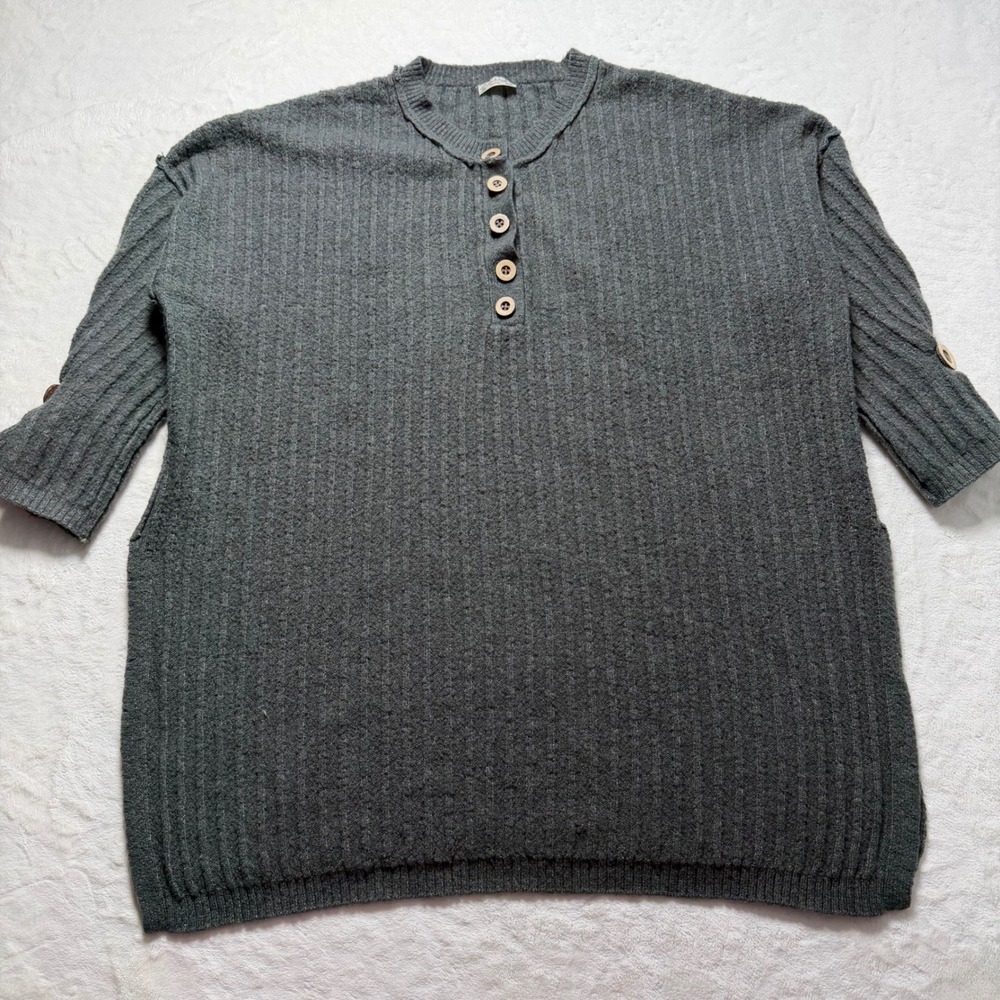 Free People Ribbed Oversized Gray Top Size XS Bohemian‎ Cozy Button Accent